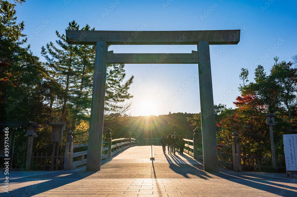 伊勢神宮 内宮 宇治橋鳥居からの日の出 Fototapety 伊勢神宮 内宮 宇治橋鳥居からの日の出 Fototapety