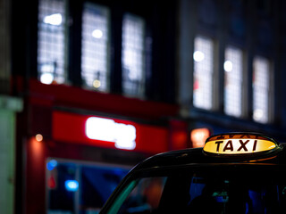 Wall Mural - London black cab in the night in the center of the city