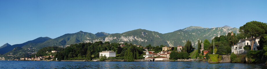 Wall Mural - Panorama di Bellagio con Villa Melzi - Lago di Como