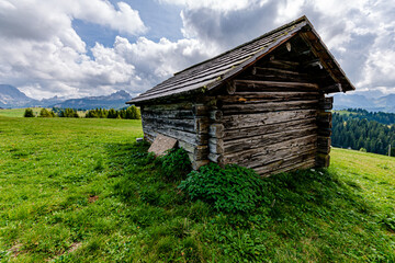 Wall Mural - Schutzhütte in den Bergeb