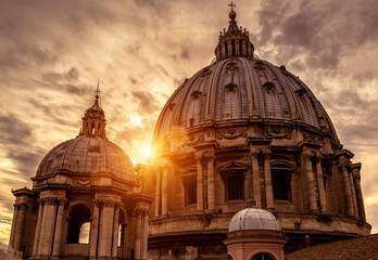 Wall Mural - St Peter’s Basilica (San Pietro) at sunset, Vatican City, Rome, Italy