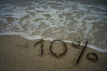 Inscription Minus Ten Percent On The Sand Near The Ocean. Discount On Vacation At The Sea. -10%. Inscription On The Sand Minus 10 Percent