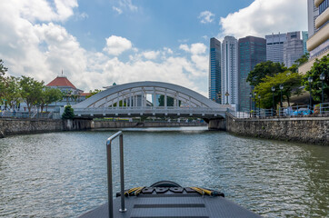 Wall Mural - A view from a river boat towards the Elgin bridge over the Singapore river in Singapore, Asia