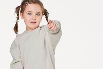 Poster - Little girl pointing to the camera