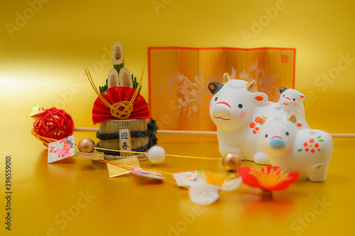 丑年のフィギュアとお正月素材素材 21年新年干支 Stock Photo Adobe Stock