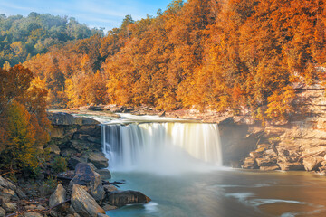 umberland falls state resort park, kentucky, usa