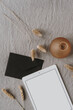 © Floral Deco - Flatlay of blank screen tablet pad, fluffy pom pom plants, rye / wheat ear stalks, envelope on grey washed linen background. Home office desk workspace. Business, work template. Flat lay, top view.