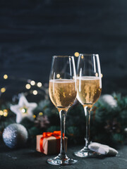 Canvas Print - Christmas card two glasses of champagne with a garland