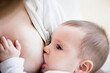 © Jamie Grill/Tetra Images - Mother breastfeeding her daughter (2-5 months)