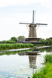 Fototapeta Sawanna - mill De Vriendschap along river Alblas in Bleskensgraaf, The Netherlands