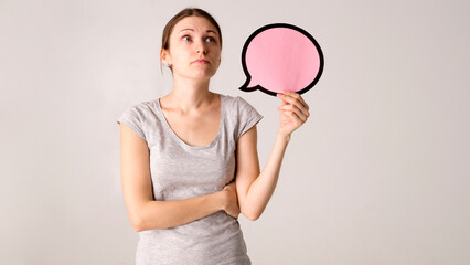 Canvas Print - Young woman holding a speech bubble 