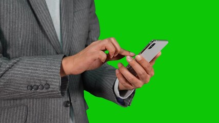 Poster - スマホを操作する男性　クロマキー合成用グリーンバック　スローモーション