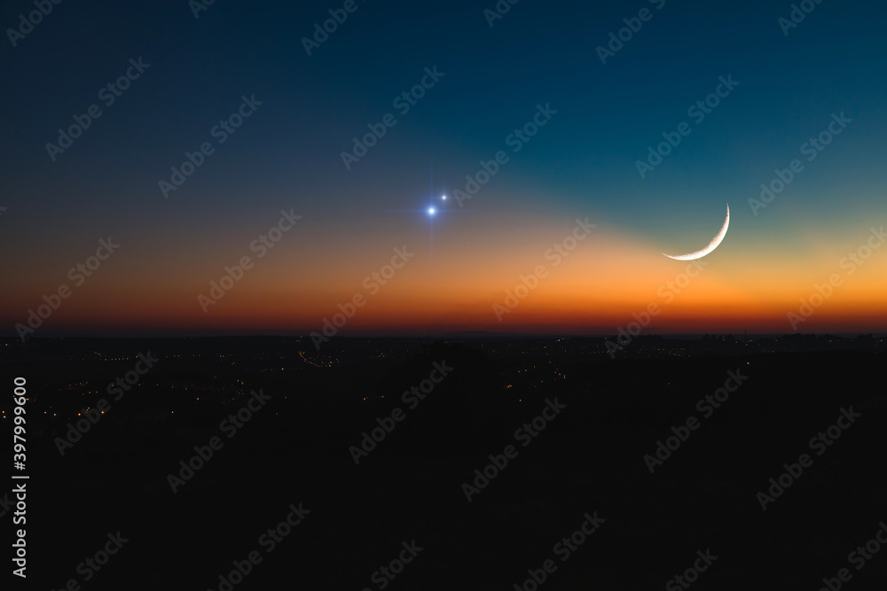 Astronomical conjunction of Saturn, Jupiter and Moon. - obrazy, fototapety, plakaty 