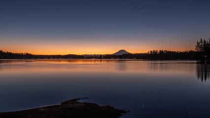 Wall Mural - mt rainier early morning color
