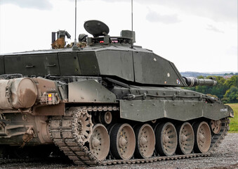 Action shot of a British army Challenger 2 FV4034 Main Battle Tank on a military exercise, Salisbury Plain, UK 