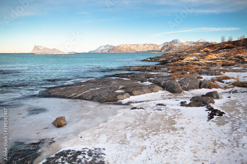 arktyczna-plaza-w-sommar-y-island-norwegia