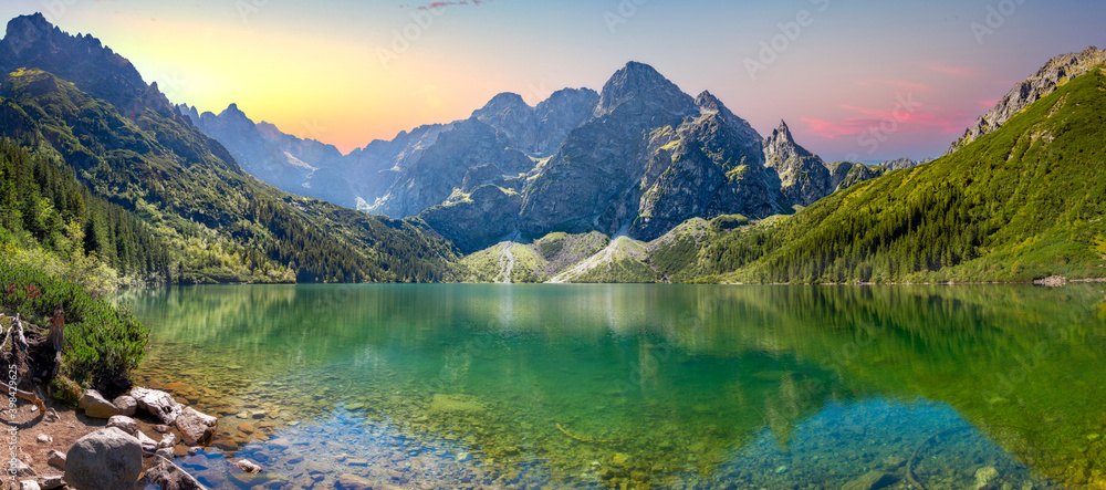 Obraz na płótnie Panorama of Morskie Oko in the Mountains w salonie