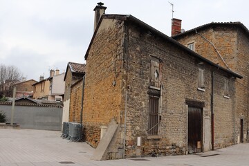 Vieille maison en pierre, ville de Champagne au Mont d'Or, département du Rhône, France