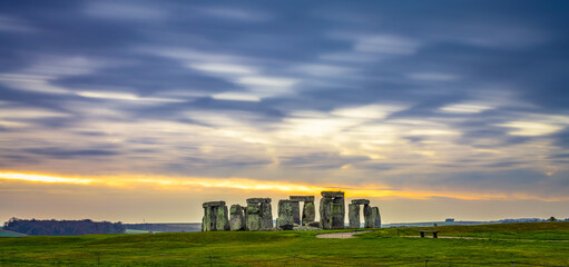 Canvas Print - Stonehenge at sunrise in England. United Kingdom 