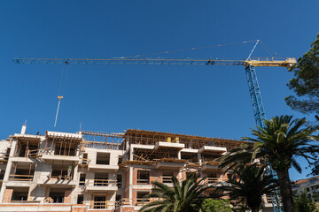 Aufkleber - Construction of a building with a remotely controlled unmanned crane