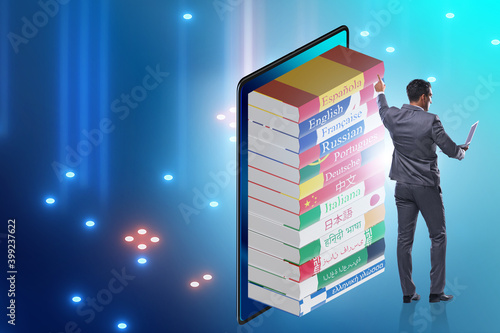 Foto Online language learning with businessman