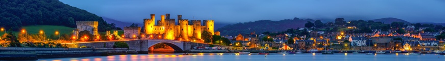 Wall Mural - Panorama of Conwy Castle located in Conwy. North Wales, UK