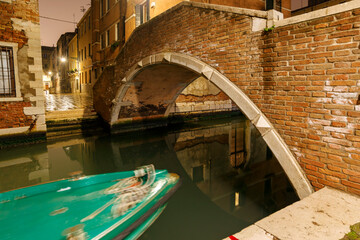 Wall Mural - pedestrian bridge in Venice