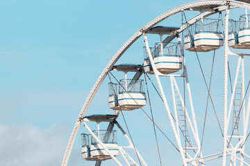 Wall Mural - ferris wheel on blue sky background