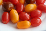 Fototapeta Kuchnia - red and yellow tomatoes