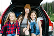 © Jessica Peterson/Tetra Images - Portrait of woman with son (6-7) and daughter (8-9) in back of car