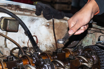 Repair of the internal combustion engine of a passenger car. Replacing the timing chain.