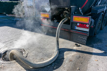 Unloading From A Tanker With Fuel Oil By Gravity To A Tank On The Ground, As The Liquid Is Hot, Vapors Come Out Through The Tank Vent.