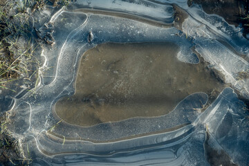  Air patterns under the ice.