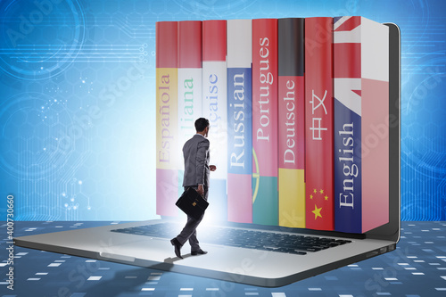 Foto Online language learning with businessman