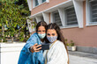 © Eloisa Ramos/Westend61 - Female teenage friends wearing protective face mask taking selfie while standing on sunny day