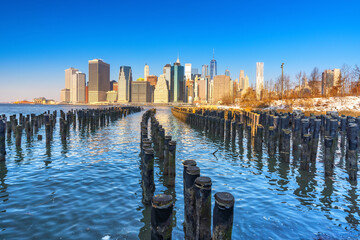 Wall Mural - East river and Manhattan at winter sunrise, New York City