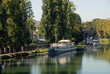 Ville de Melun, péniches amarées au bords du canal, département de Seine-et-Marne, France