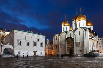 Wall Mural - View of Ivanovskaya square with the Assumption cathedral and the Faceted chamber on a winter evening, Kremlin, Moscow, Russia