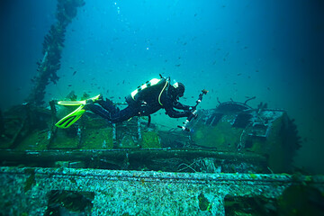 Wall Mural - shipwreck diving landscape under water, old ship at the bottom, treasure hunt