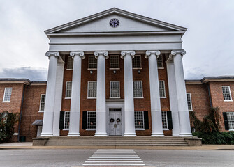 Canvas Print - Historical building on campus of University of Mississippi in Oxford. 