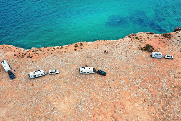 Nullarbor Plains camping on the edge with caravans