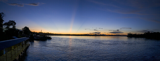 Atardecer en San José del Guaviare a la orilla del rio 