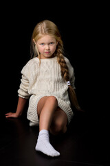 Wall Mural - Portrait of beautiful girl sitting on the floor