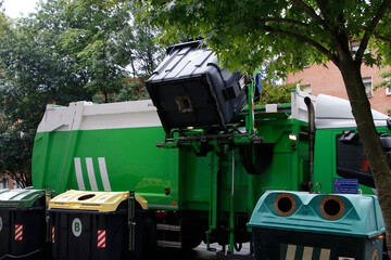 Poster - Garbage bin in the park