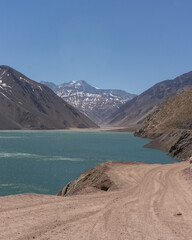 Canvas Print - Impressive vertical photo of the Embalse El Yeso, located in San Jose de Maipo known as El Cajon del Maipo in the Andes Mountains, Chilean Patagonia