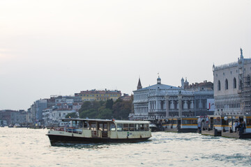 Sticker -  Vaporetto a Venezia nel Canal Grande