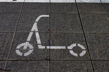 Piktogram Parkingu Dla Hulajnóg Elektrycznych W Centrum Miasta