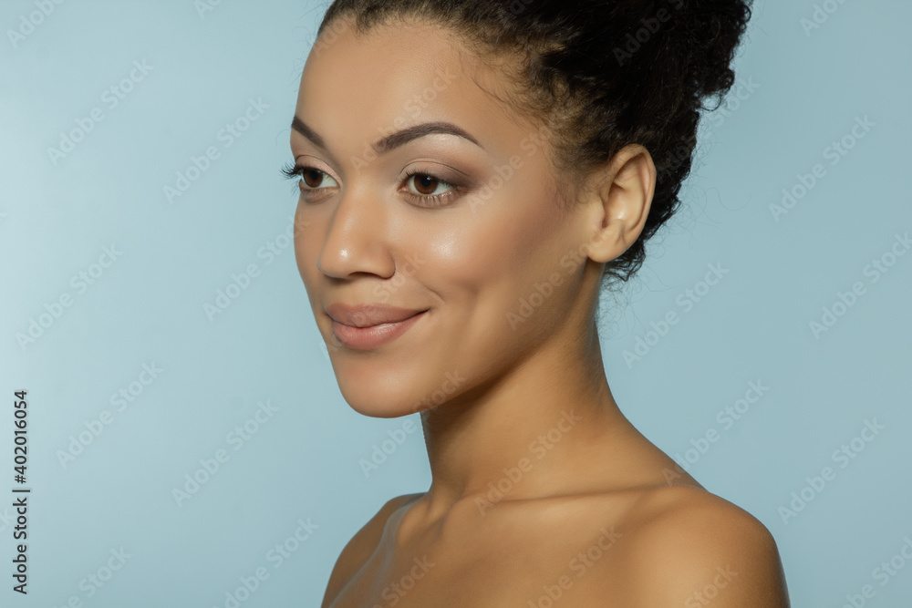 Young beautiful african american woman, contemporary portrait - obrazy, fototapety, plakaty 