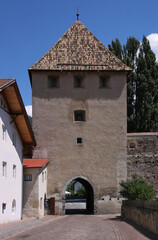 Wall Mural - The medieval Schludernser Tor city gate with round romanesque arch in the old town of Glurns in Vinschgau region, South Tyrol in Italy