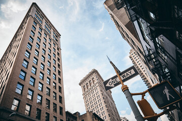 Canvas Print - A low angle shot of the Flatiron building in Manhattan, New York against the cloudy sky